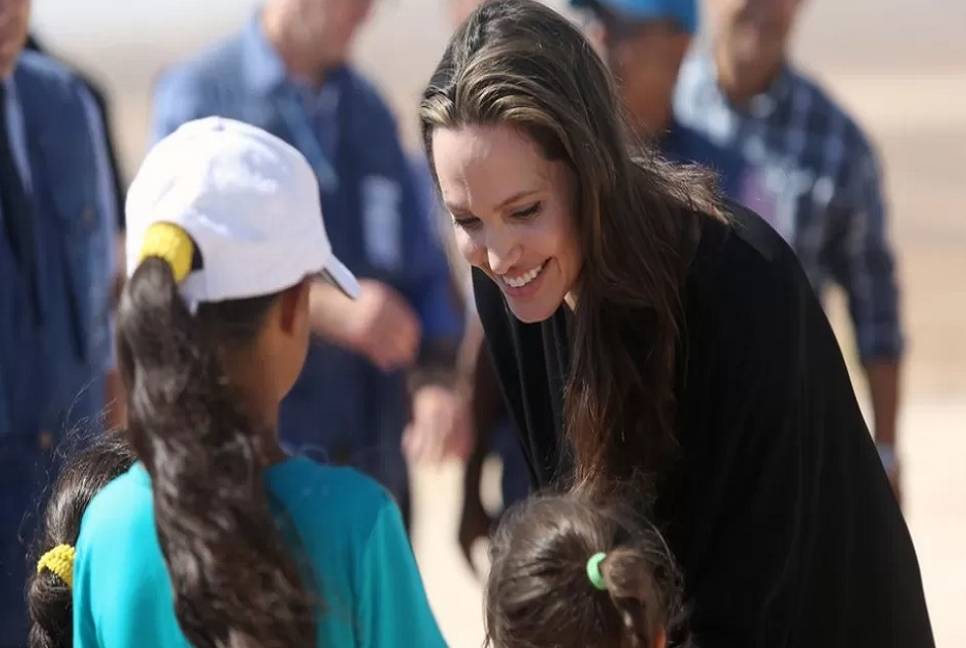 Angelina Jolie quits as UN refugee ambassador
