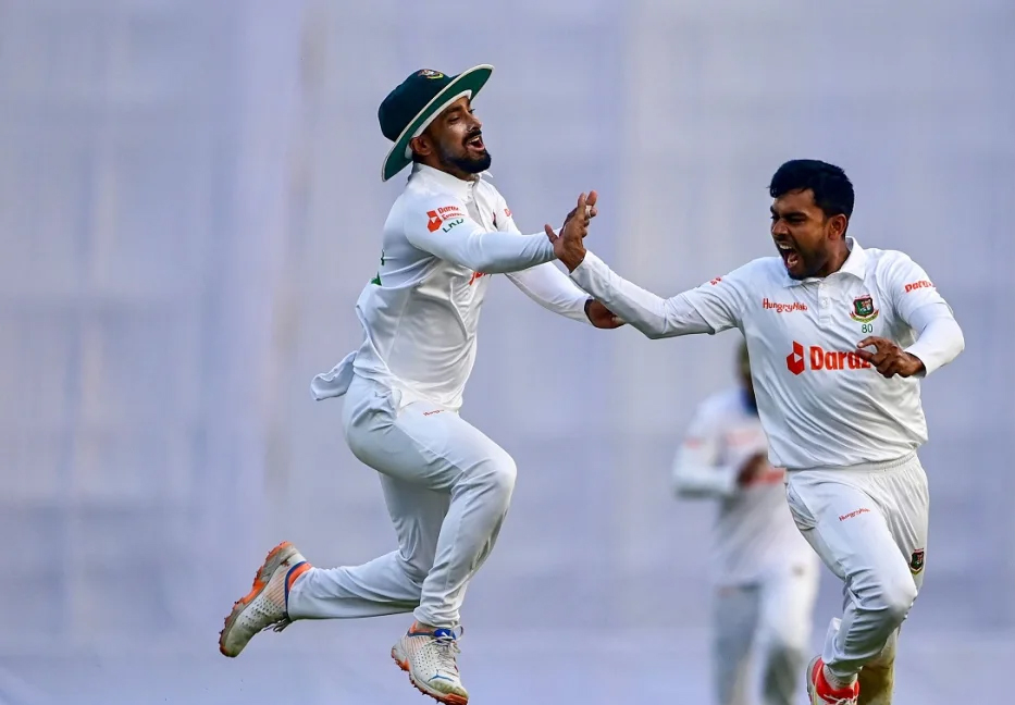 Bangladesh dream of impossible win as Indian top order collapse