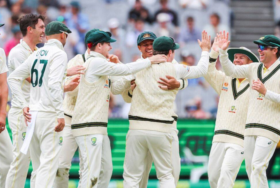 Australia thrash South Africa to win second Test and series