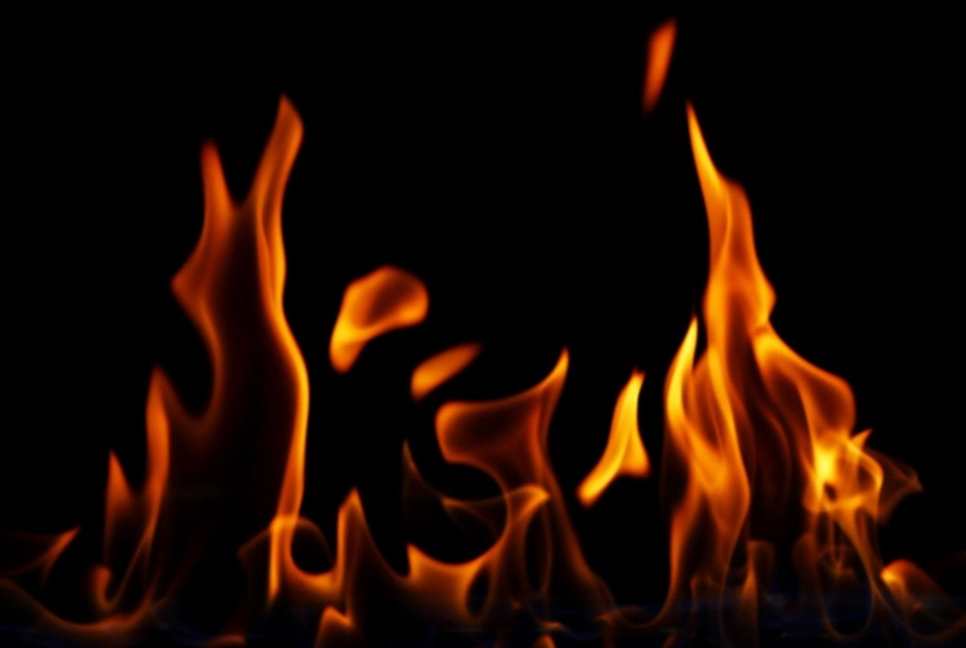 3 of a family suffer burns in Dhaka fire