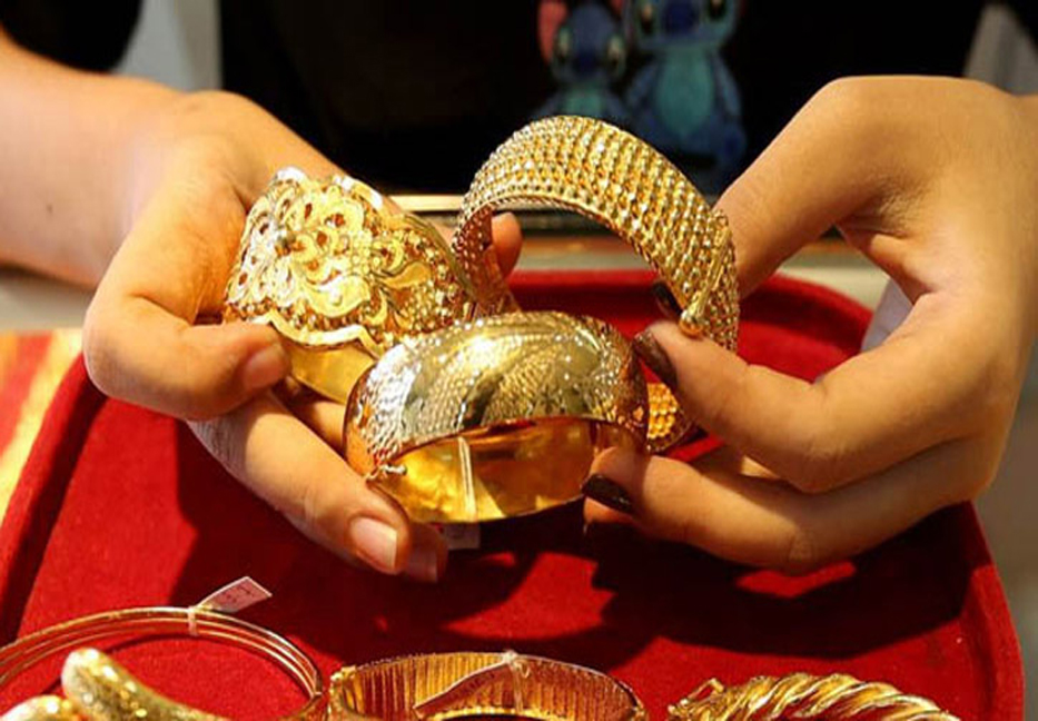 Gold price rises to Tk 93,429 per bhori