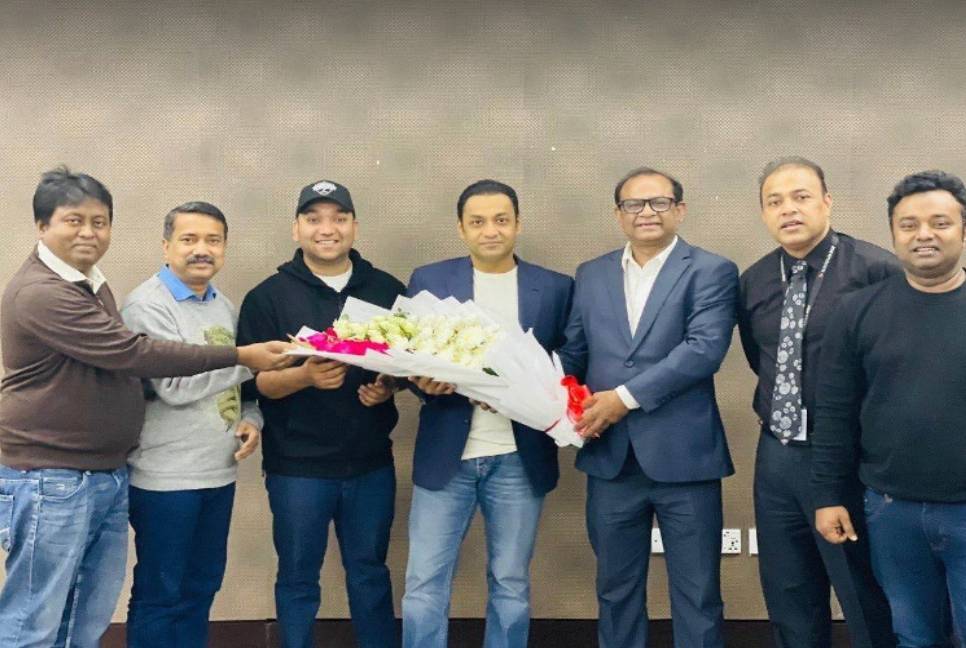 CRAB accords floral reception to Bashundhara Group MD