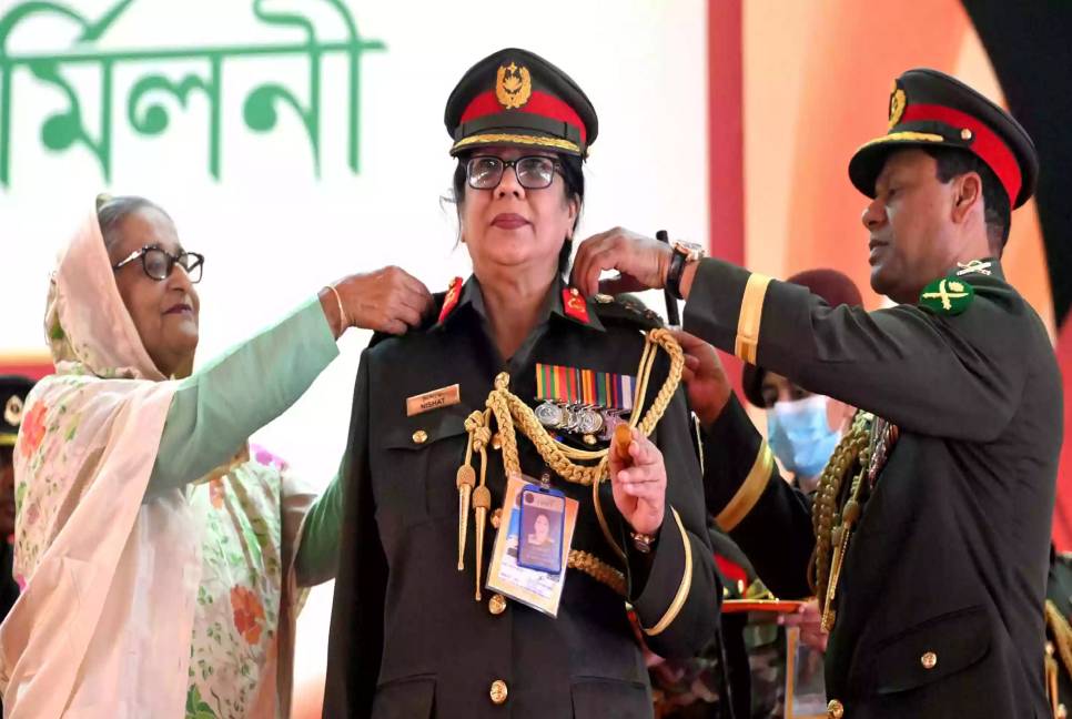 PM adorns Nishat with major general rank badge