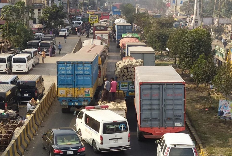 Traffic chaos on Dhaka-Chattogram Highway