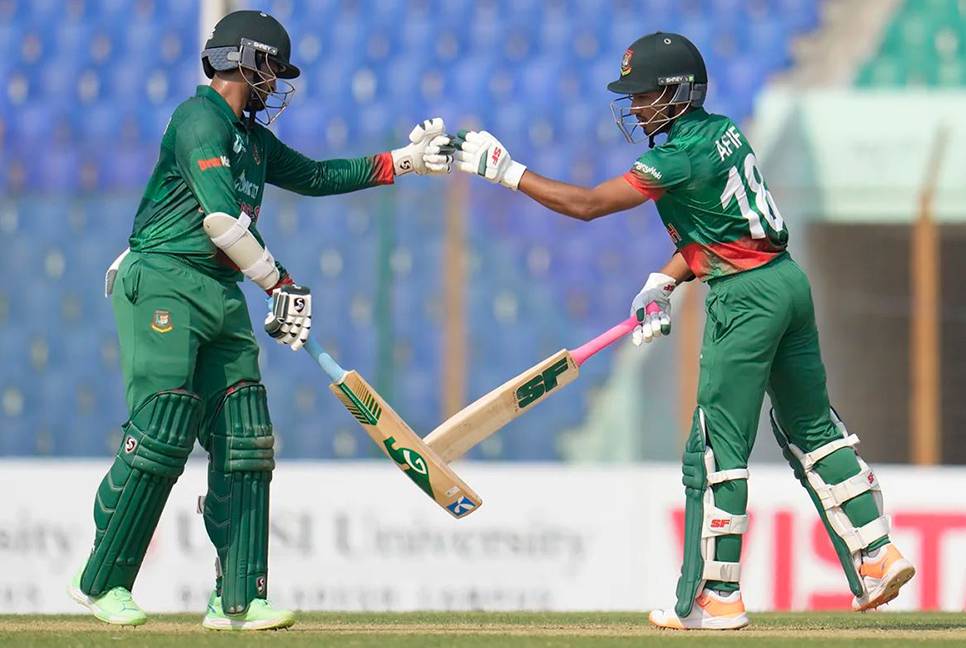 England need 204 runs to whitewash Bangladesh