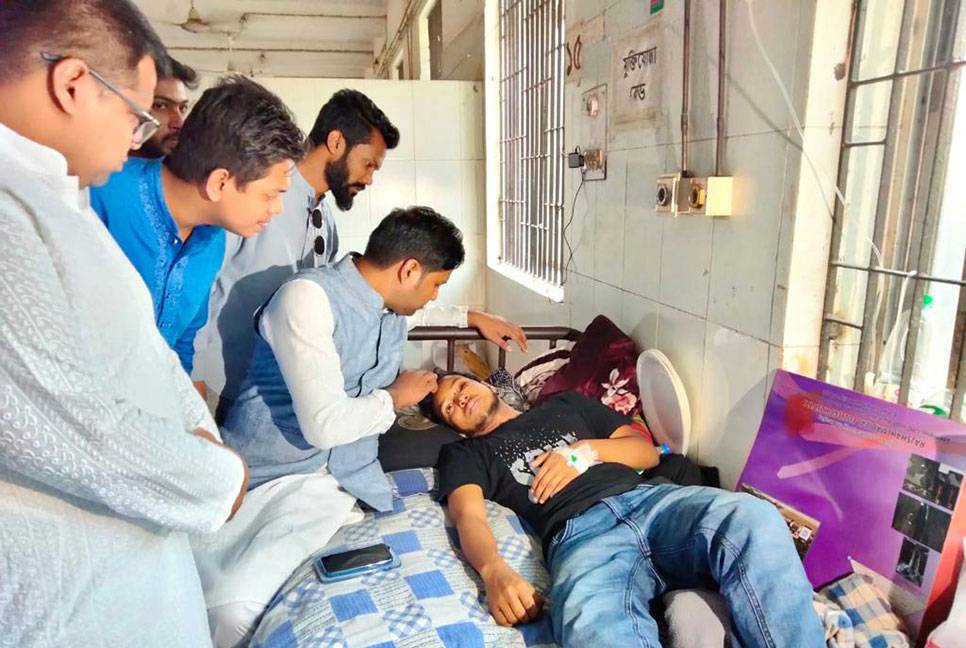 Jatiyo Chhatra Samaj President visits RU injured students