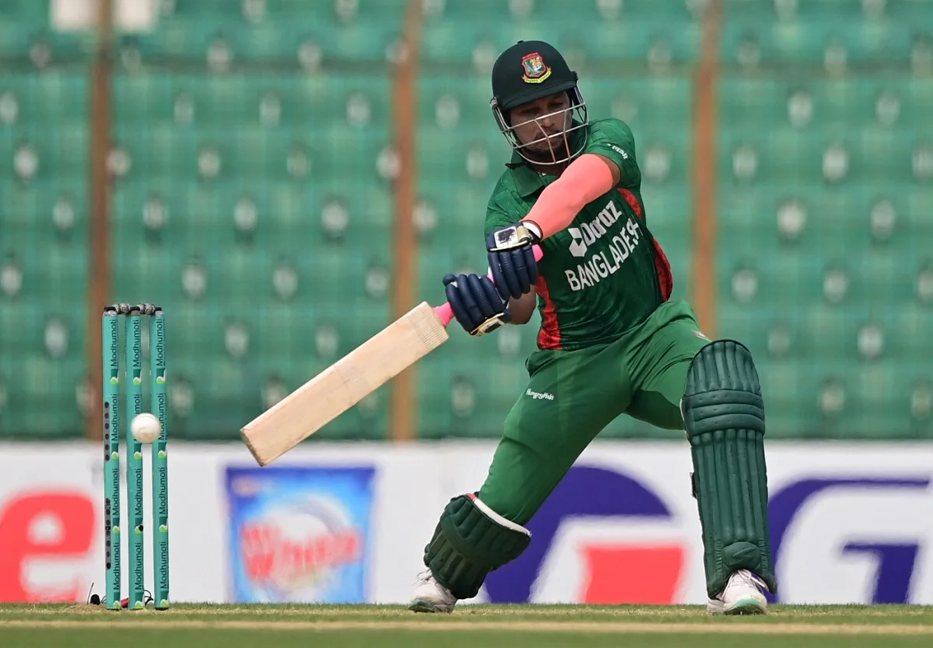 Bangladesh 207-5 against Ireland before match delayed by rain 