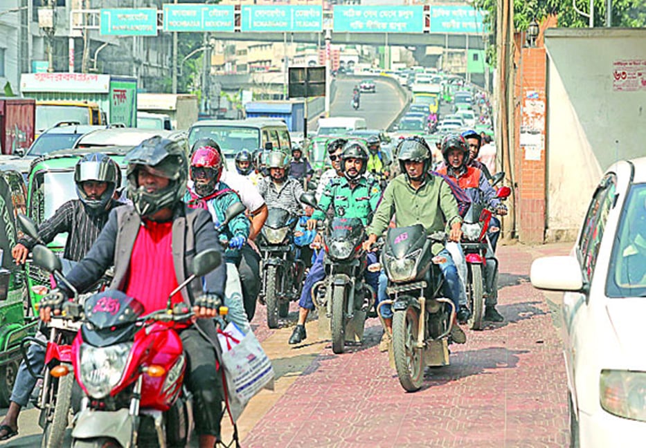 Reckless motorbikes create chaos on city-roads