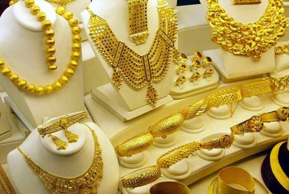 Gold price drops by Tk 1,983 per bhori
