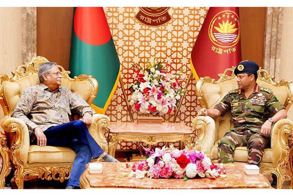 Army chief calls on President