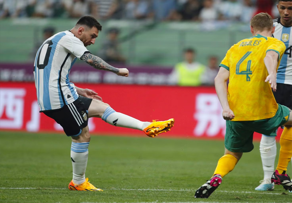 Lionel Messi scores as Argentina beat Australia 2-0 

