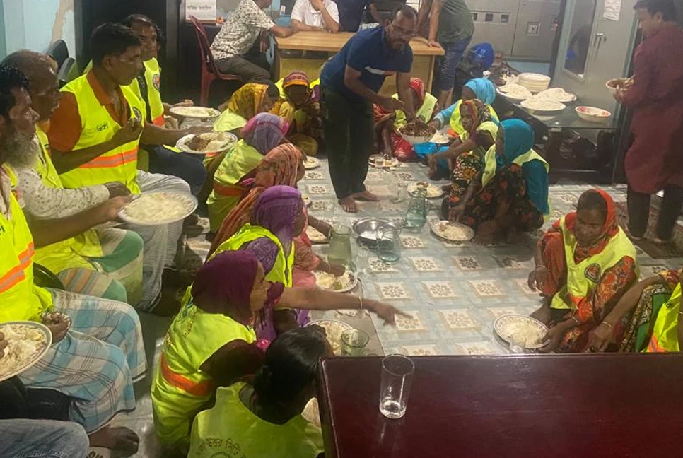 DNCC organies special feast for cleaning workers for timely qurbani waste removal