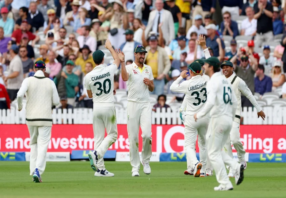Starc strikes before reprieved Duckett gives England hope at Lord's 