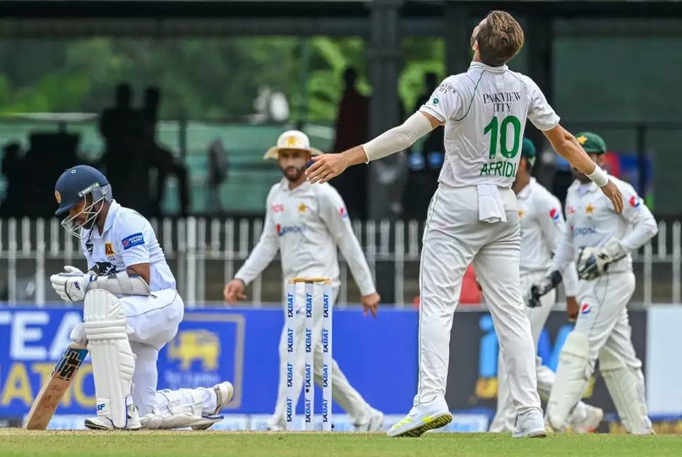 Pakistan bowl Sri Lanka out for 166