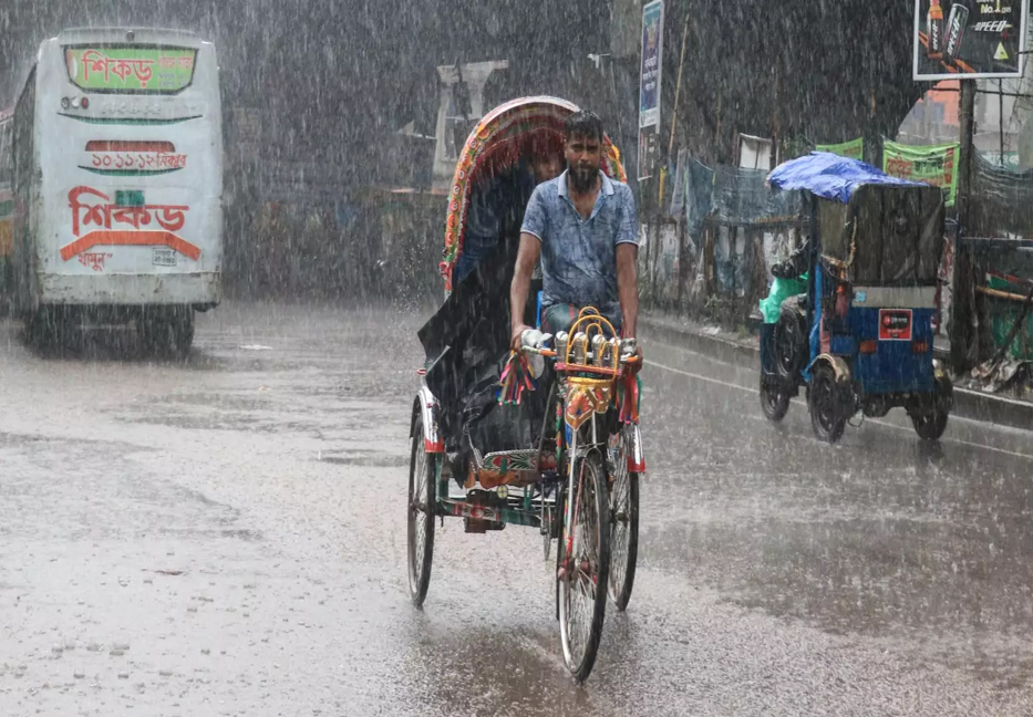 Afternoon rain brings relief to Dhaka dwellers