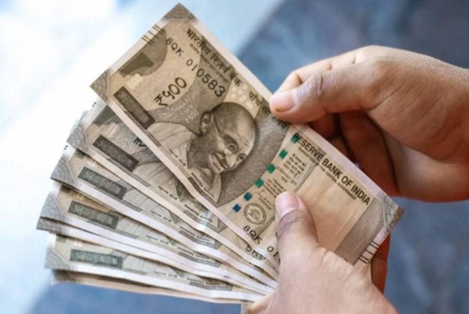 Indian rupee closes weaker against dollar