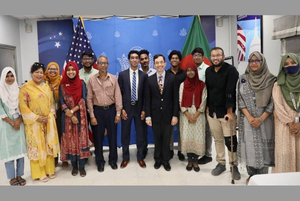 US Embassy engages with students of the “Design Thinking” program 