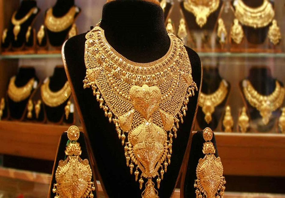 Gold price tops Tk 1 lakh per bhori again