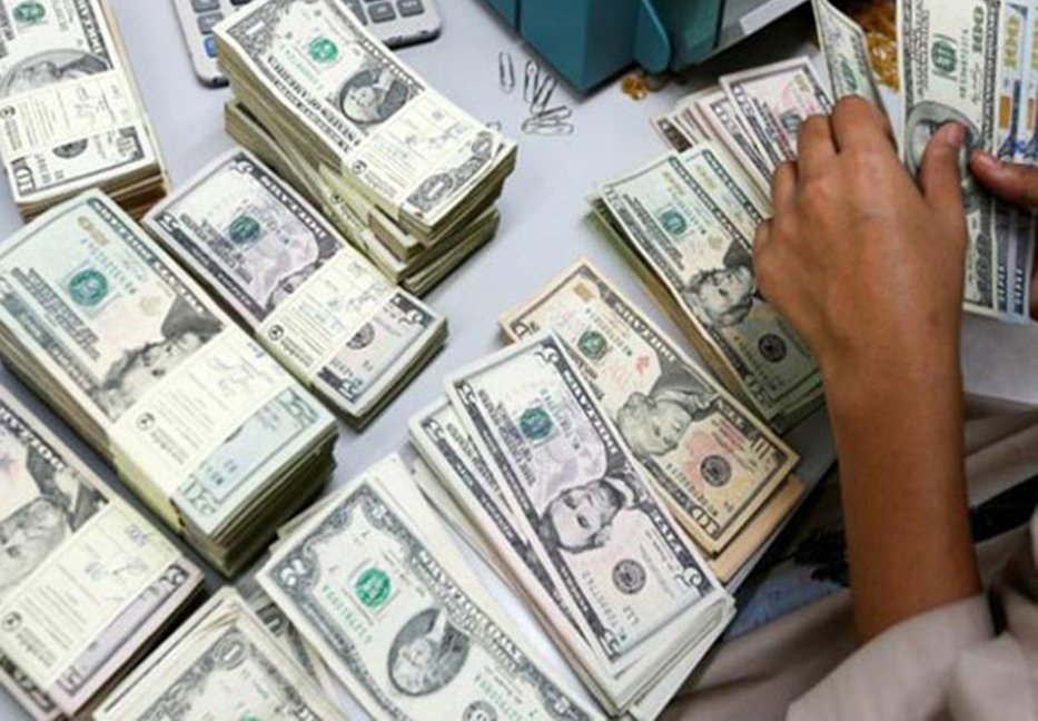 Bangladesh receives $1,599m remittance in August, lowest in six months 

