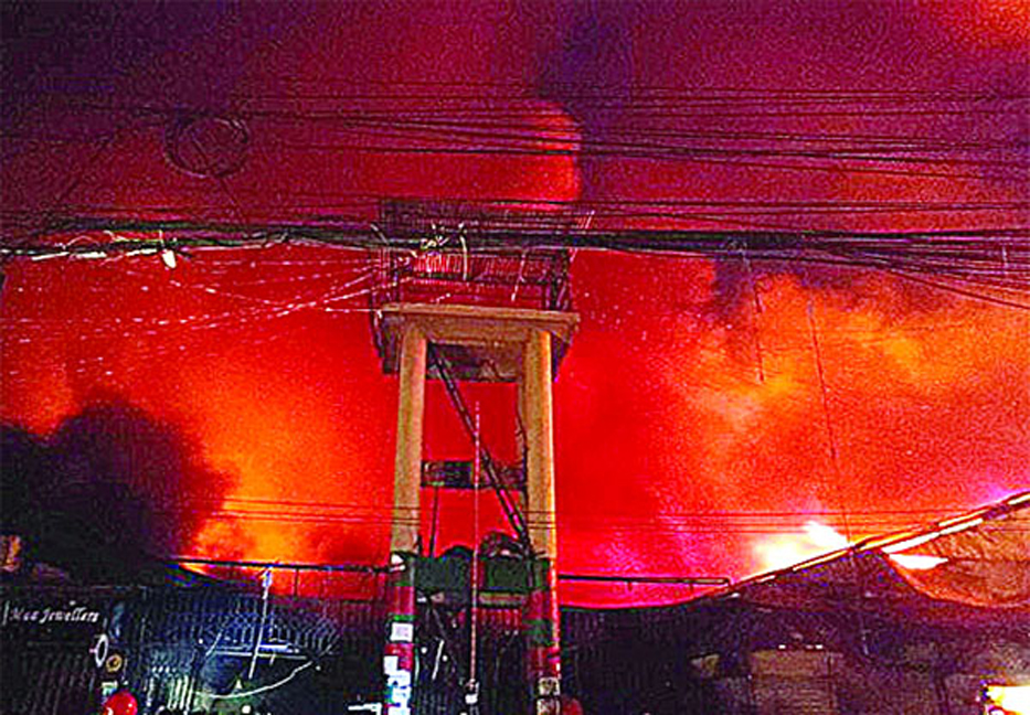 Fire in markets in early morning: Accident or sabotage? 