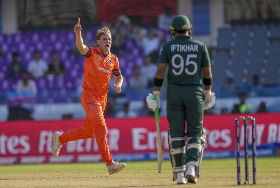 Pakistan set 287-run target against Netherlands