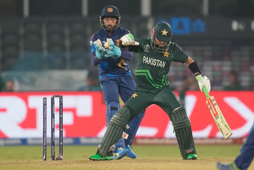 Pakistan defeat Sri Lanka by six wickets in World Cup record run chase
