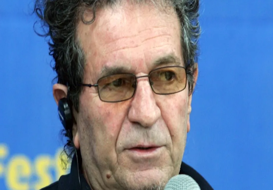 Eminent Iranian filmmaker Dariush stabbed to death 