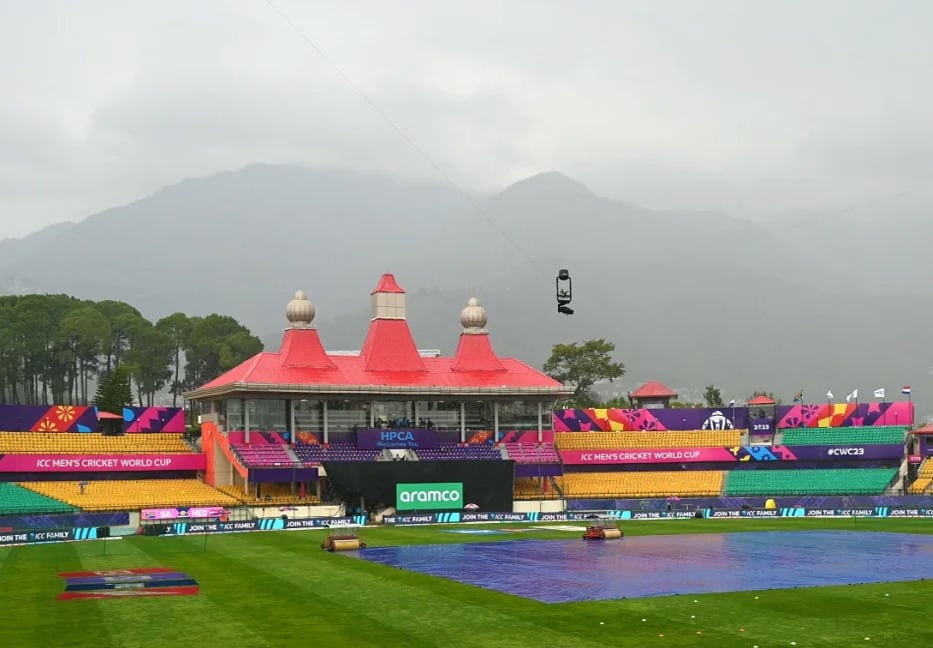 South Africa opt to field first against Netherlands as match delayed by rain 