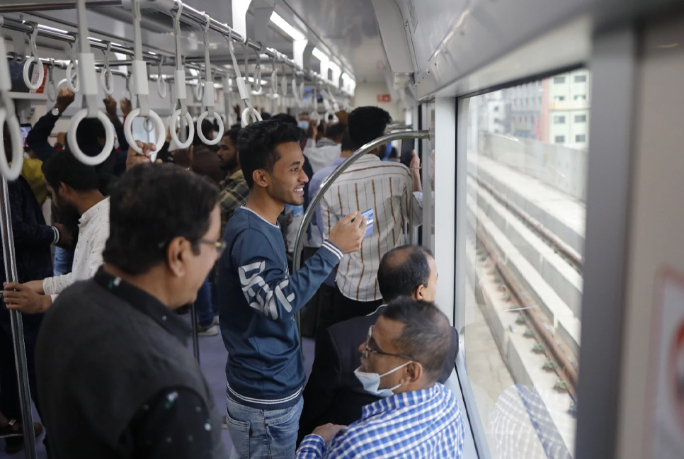 City dwellers excited about Metro Rail