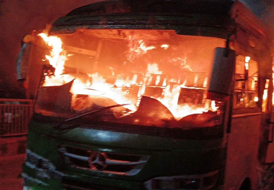 Passenger bus torched in city’s Mirpur 