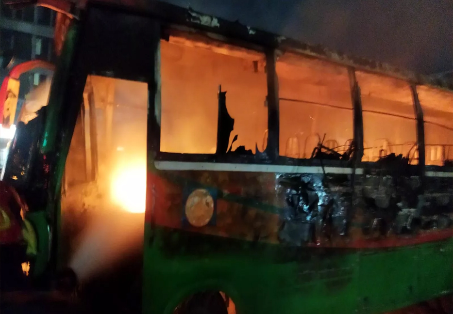 Bus torched in city’s Jatrabari