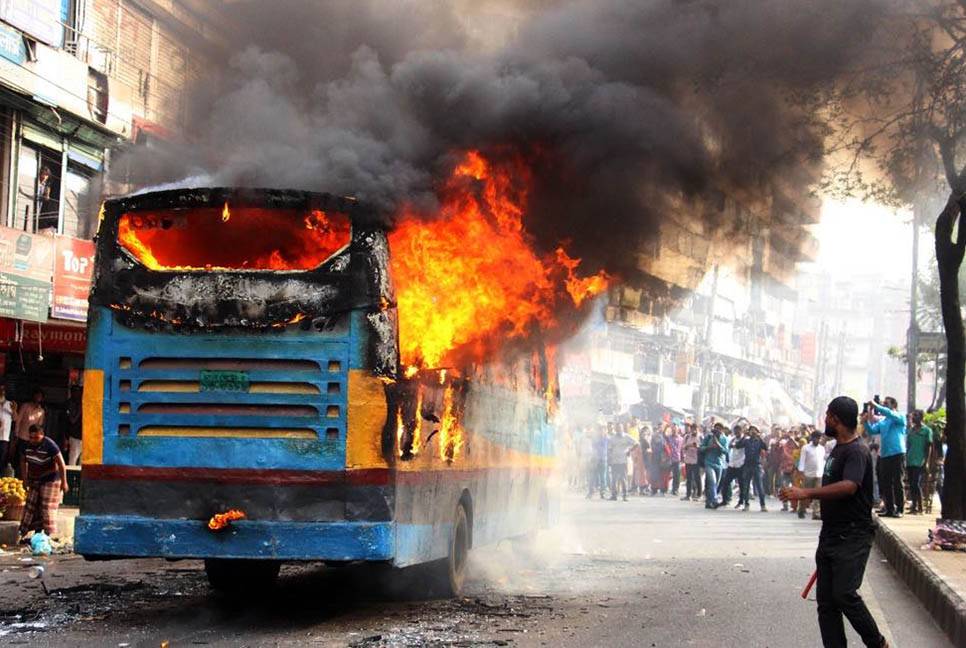 Bus torched in Gulistan