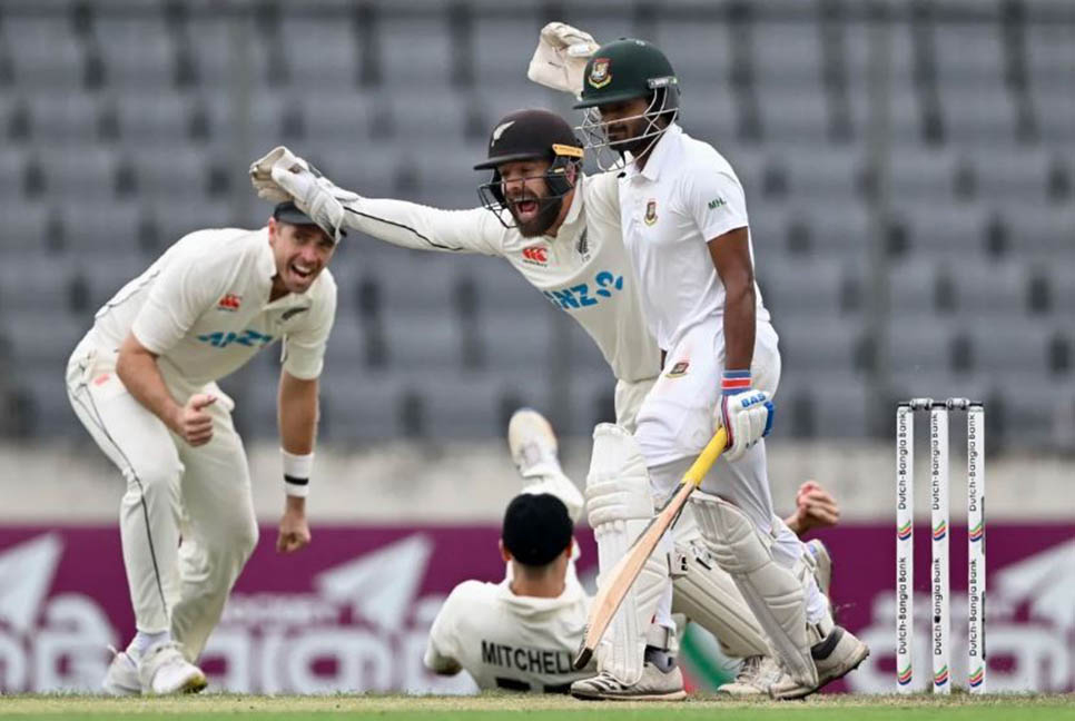 Dhaka Test: Day 3 cut short by bad light as Bangladesh lose quick wickets