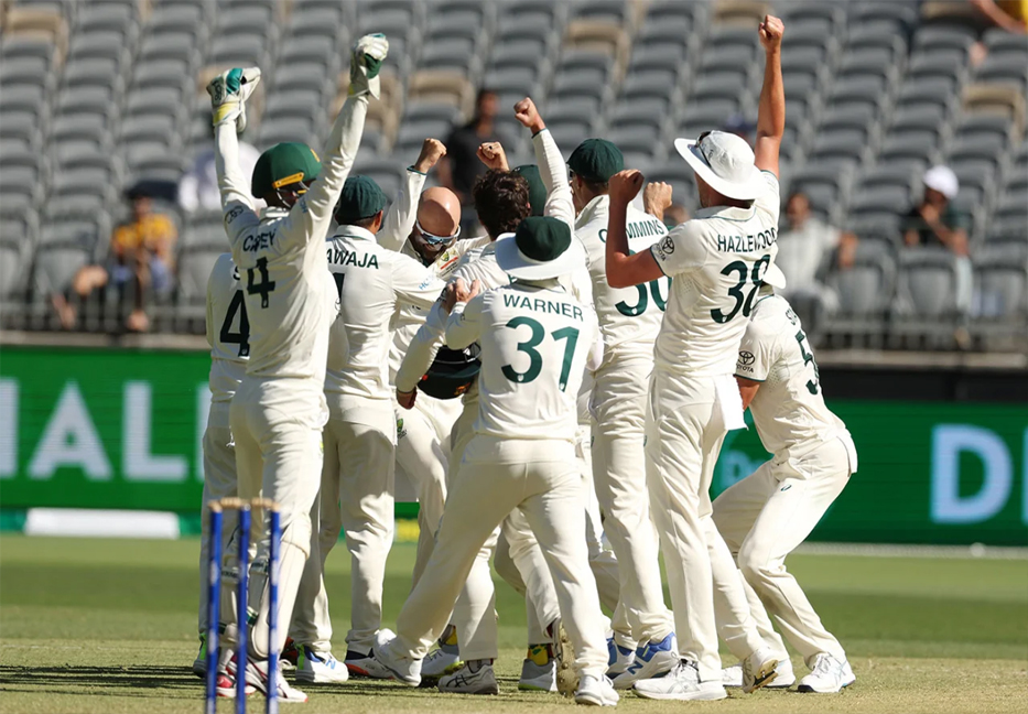 Lyon reach 500 wickets landmark as Australia crush Pakistan in 1st Test
