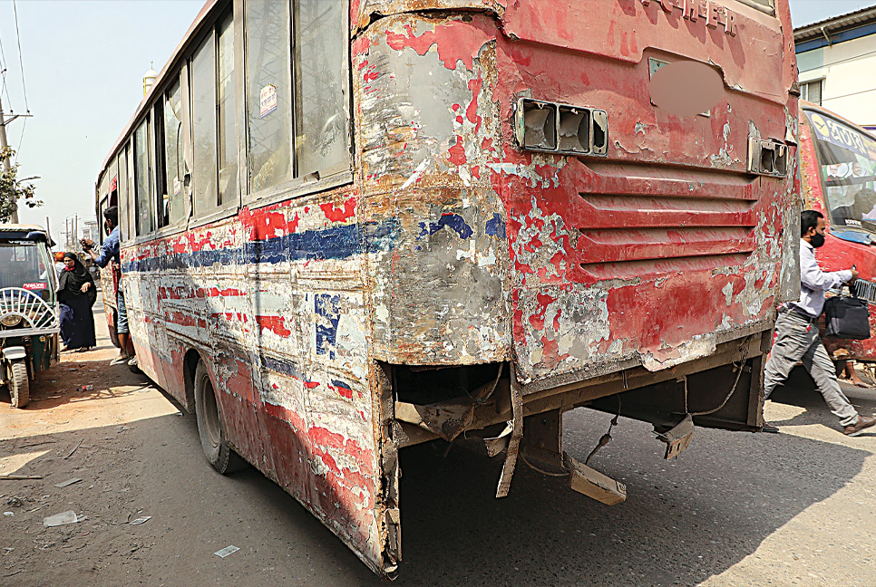 Dilapidated buses plague Dhaka streets