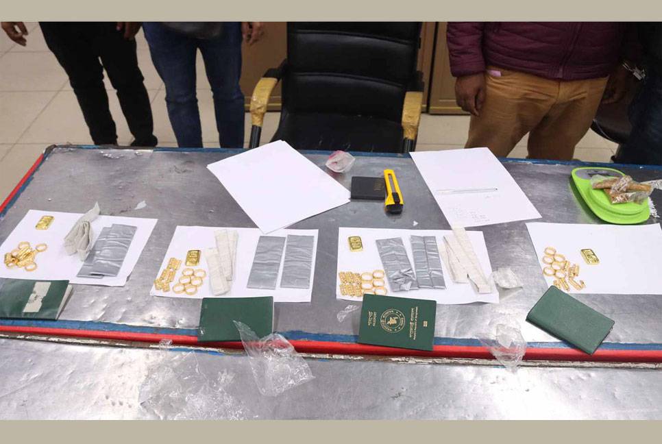 Four held with 2kg gold at Dhaka Airport