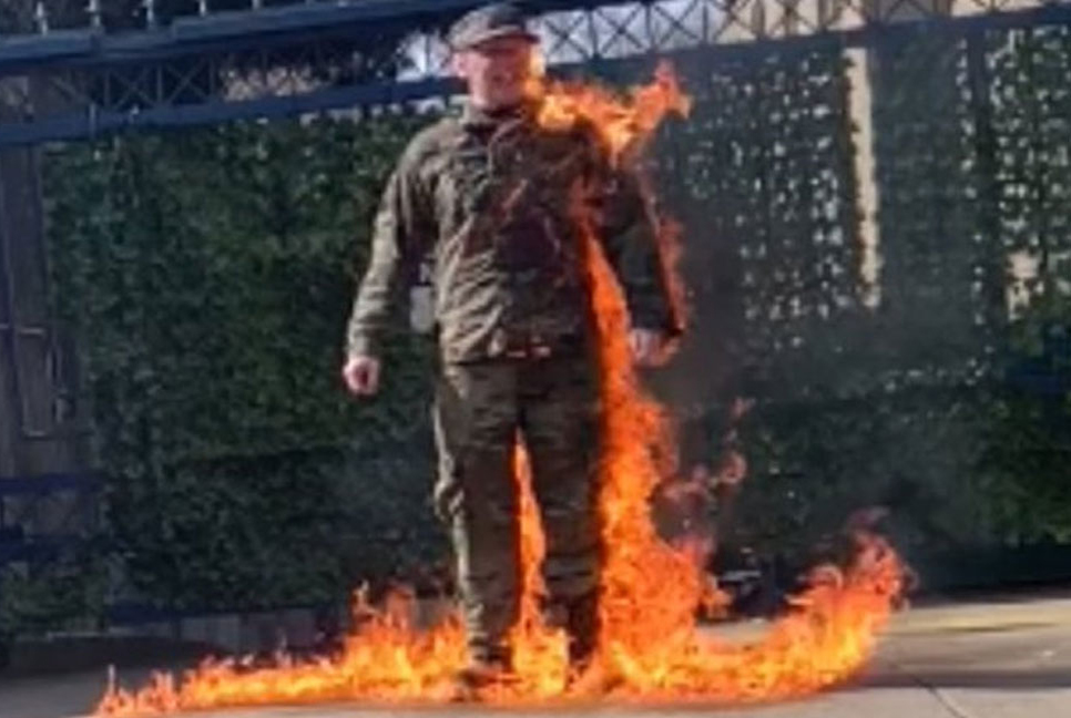 US air-soldier sets himself on fire outside Washington’s Israel embassy