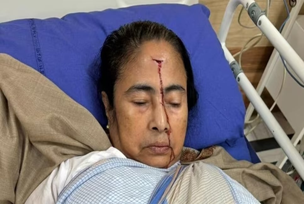 Mamata Banerjee suffers major injury in accident, taken to hospital