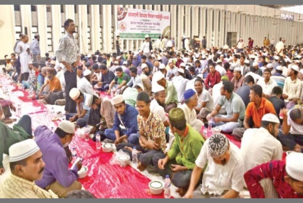 Bashundhara Group hosts iftar at Baitul Mukarram