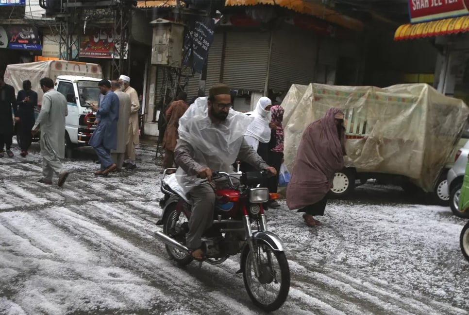 Heavy rains in northwestern Pakistan kill 8
