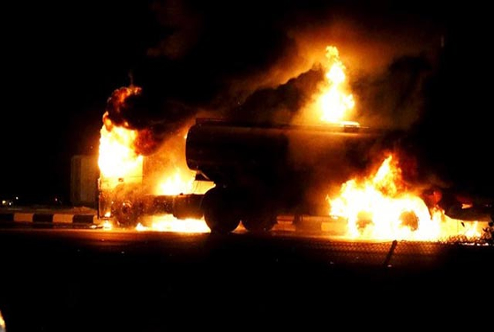 1 dead, 8 injured as oil tanker overturns, 4 other vehicles catch fire in Savar