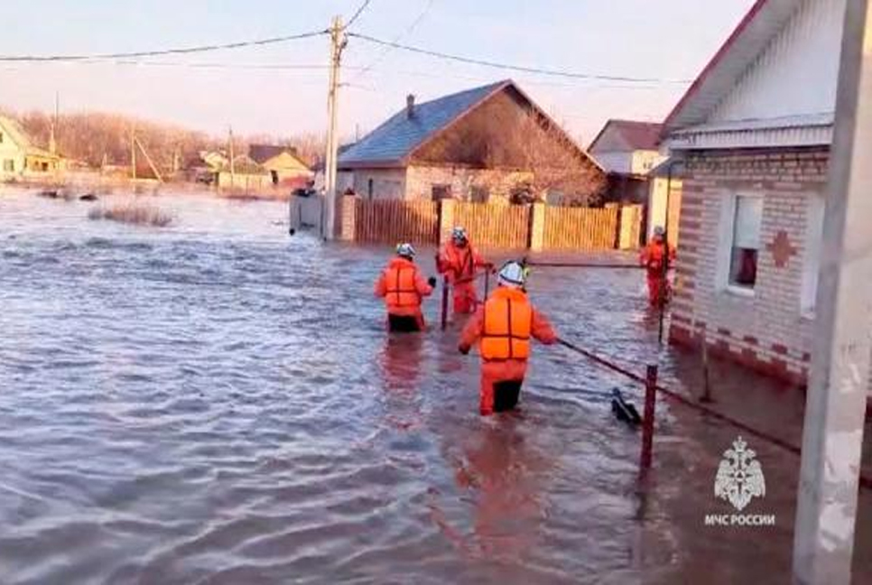 Decade’s worst floods spread over Russian Urals cities, west Siberia 
