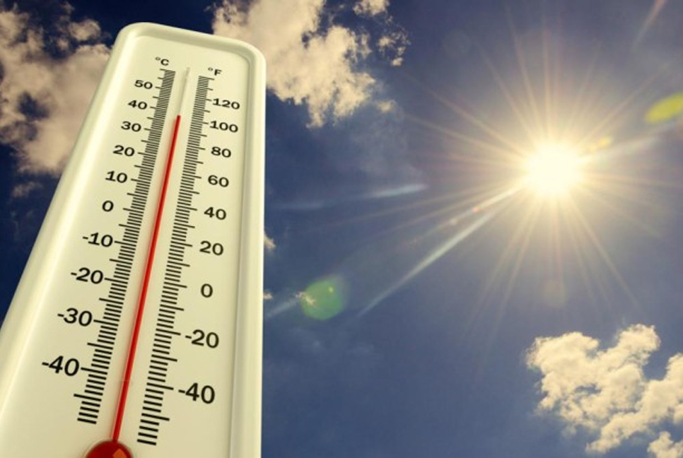 Mild heat wave sweeps over four south-south eastern regions