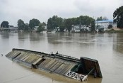 15 missing as boat capsizes in Indian Kashmir