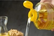 Bottle soybean oil price increased by Tk 4, unpacked oil decreased by Tk 2 