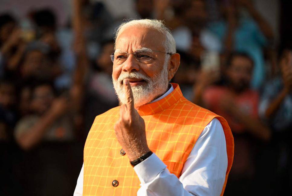 Narendra Modi heads for victory in India vote