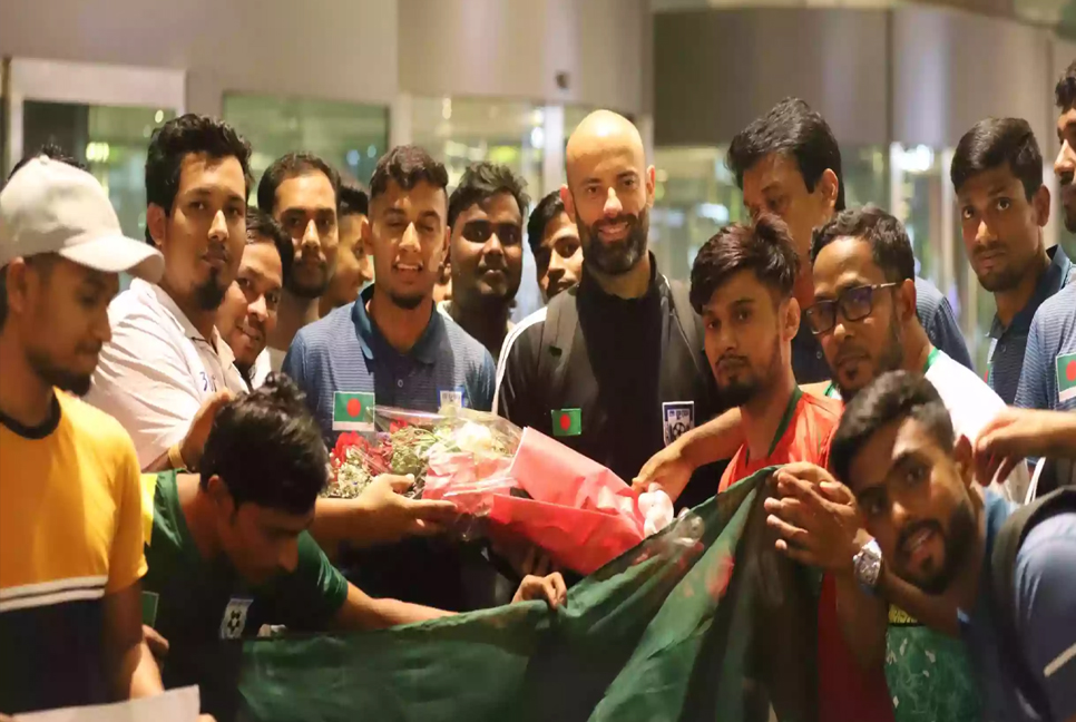 Bangladesh football team reaches Qatar to face Lebanon in WC Qualifiers match 


