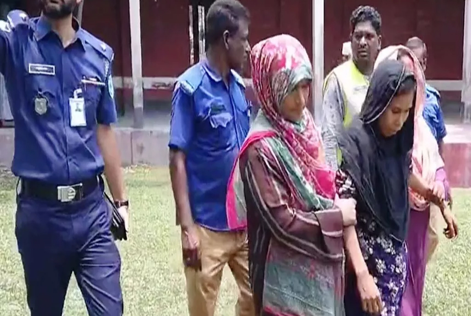 4 schoolgirls stabbed in Gaibandha classroom, woman arrested


