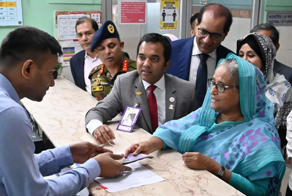PM visits Fazilatunnesa Hospital in Gazipur, undergoes routine checkup
