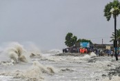 Sea swamps Bangladesh at one of world's fastest rates